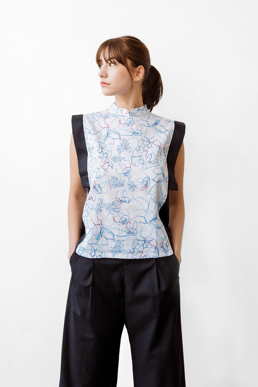 Sleeveless cheongsam top and black pants