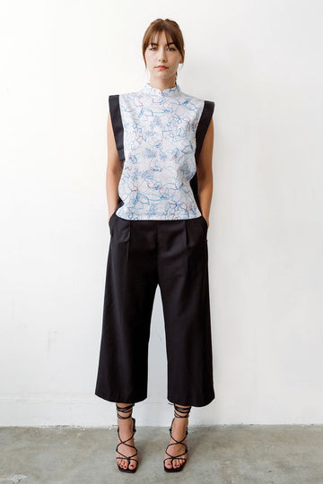 Sleeveless cheongsam top and black pants